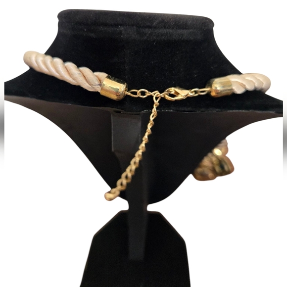 Elegant Pink & Gold Statement Necklace - Picture 2 of 3